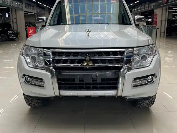 Mitsubishi Pajero 2018