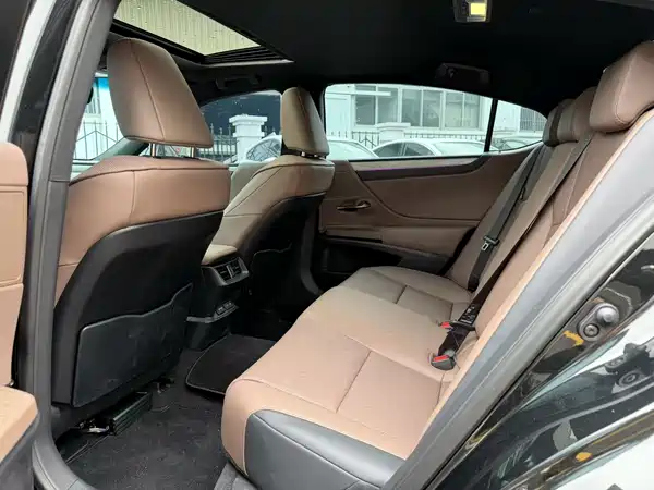 Lexus ES 2026