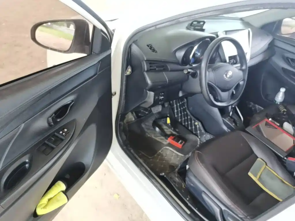 Toyota Yaris L 2018 — фото 16