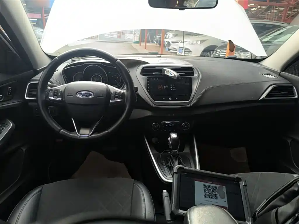 Ford Escort 2020 — фото 10
