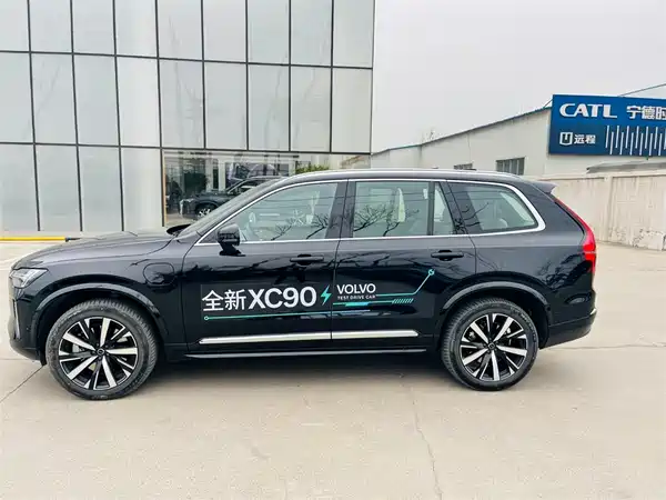 Volvo XC90 Plug-In Hybrid 2025