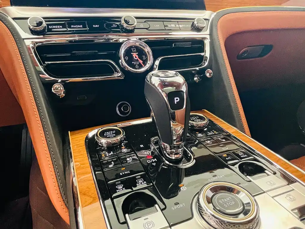 Bentley Flying Spur PHEV 2023 — фото 12
