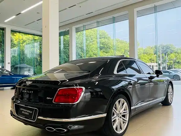 Bentley Flying Spur Plug-In Hybrid 2023