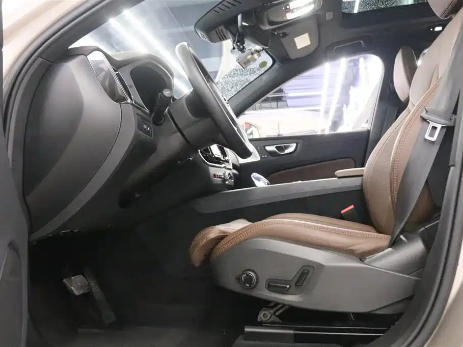 Volvo XC60 PHEV 2024 — фото 12