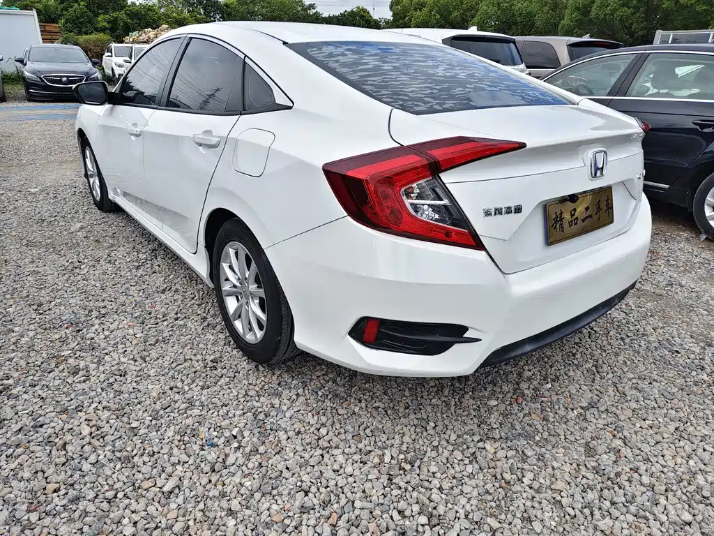 Honda Civic 2018 — фото 10