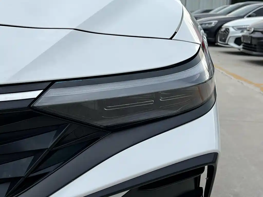 Hyundai Elantra 2023
