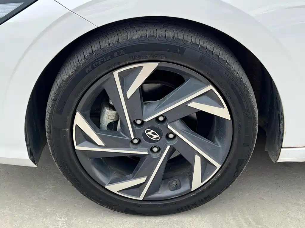 Hyundai Elantra 2023