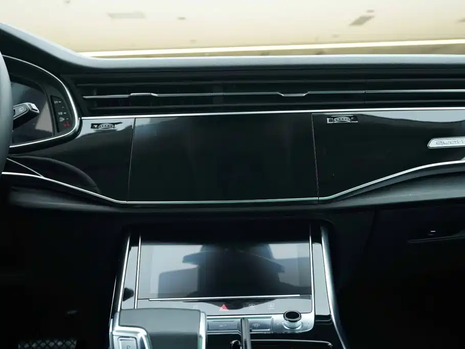 Audi Q8 2023 — фото 22