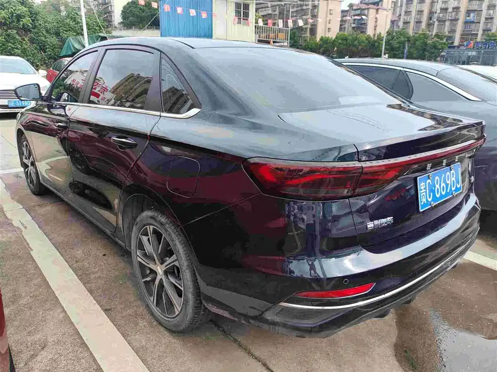 Geely Emgrand 2022