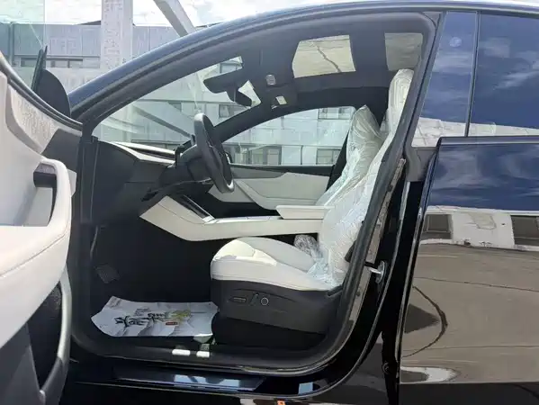 Tesla Model Y 2026