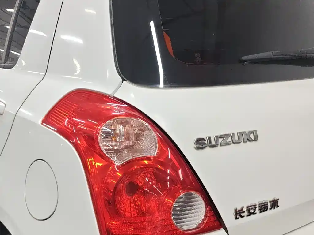 Suzuki Swift 2013 — фото 11