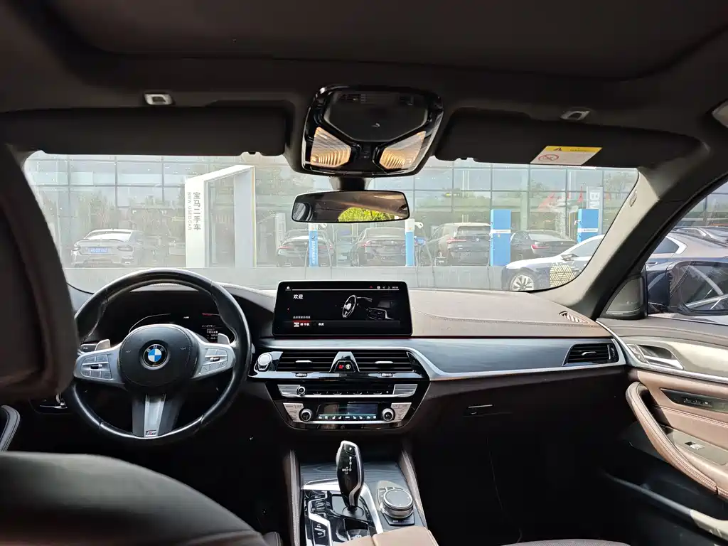 BMW 5 Series 2022 — фото 10