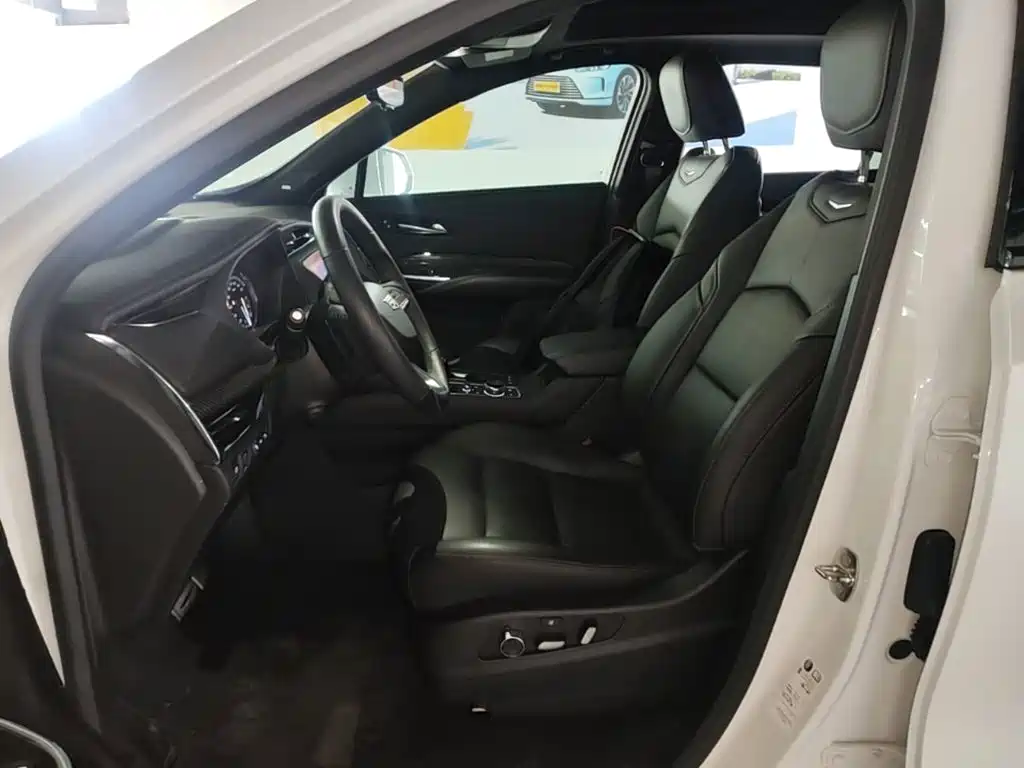 Cadillac XT4 2023 — фото 15
