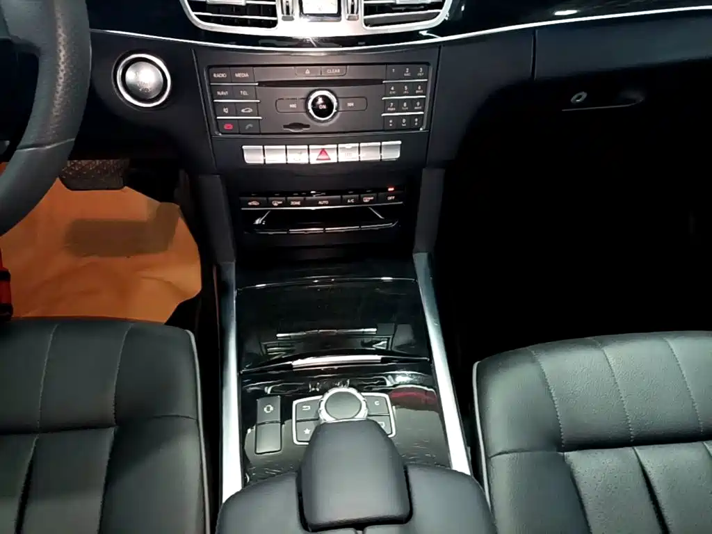 Mercedes-Benz E-Class 2016 — фото 14