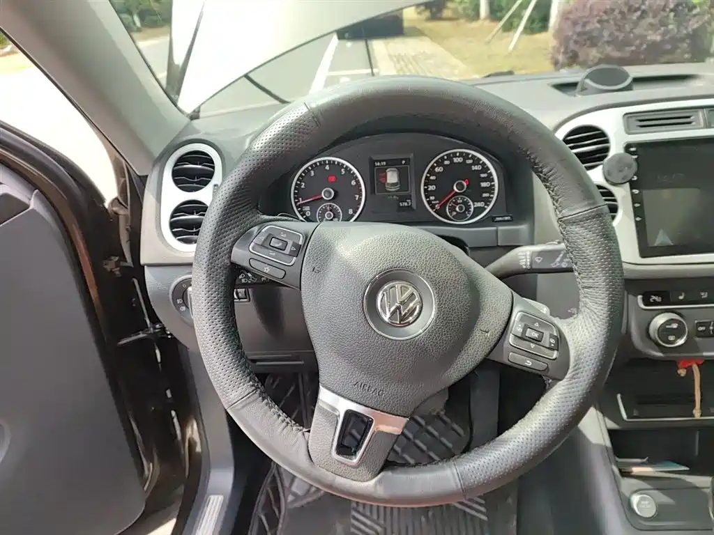 Volkswagen Tiguan 2015 — фото 11