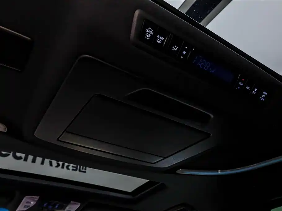 Toyota Alphard 2021 — фото 29