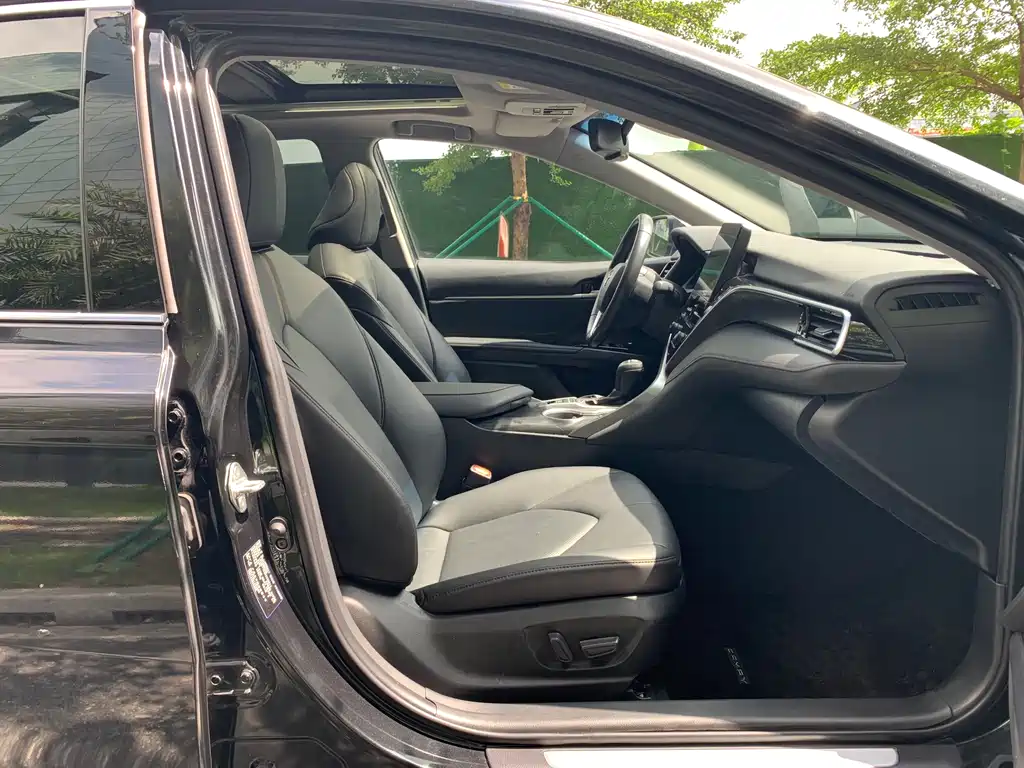 Toyota Camry 2023 — фото 20