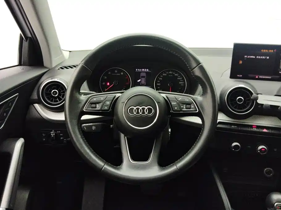 Audi Q2L 2021 — фото 15