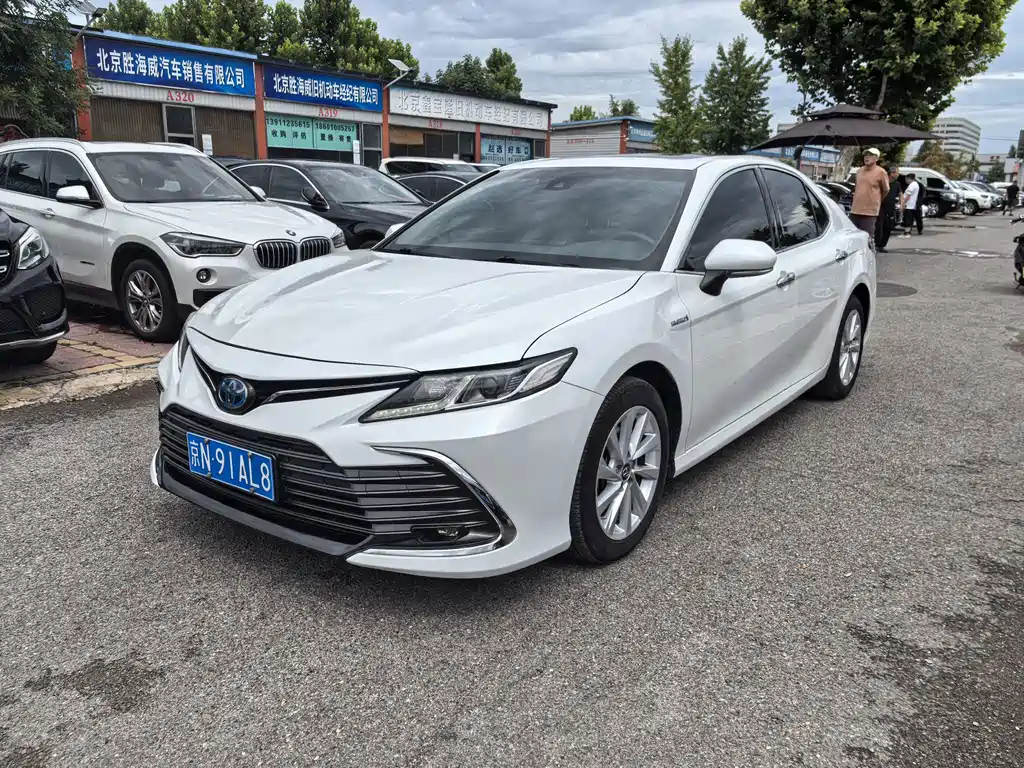 Toyota Camry 2021 — фото 1