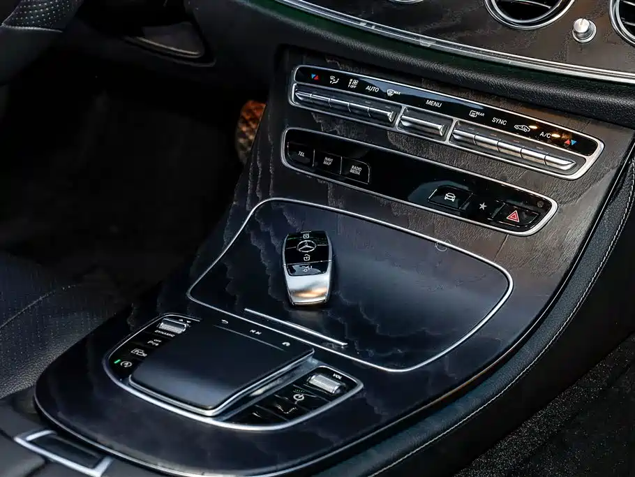 Mercedes-Benz E-Class 2021 — фото 27