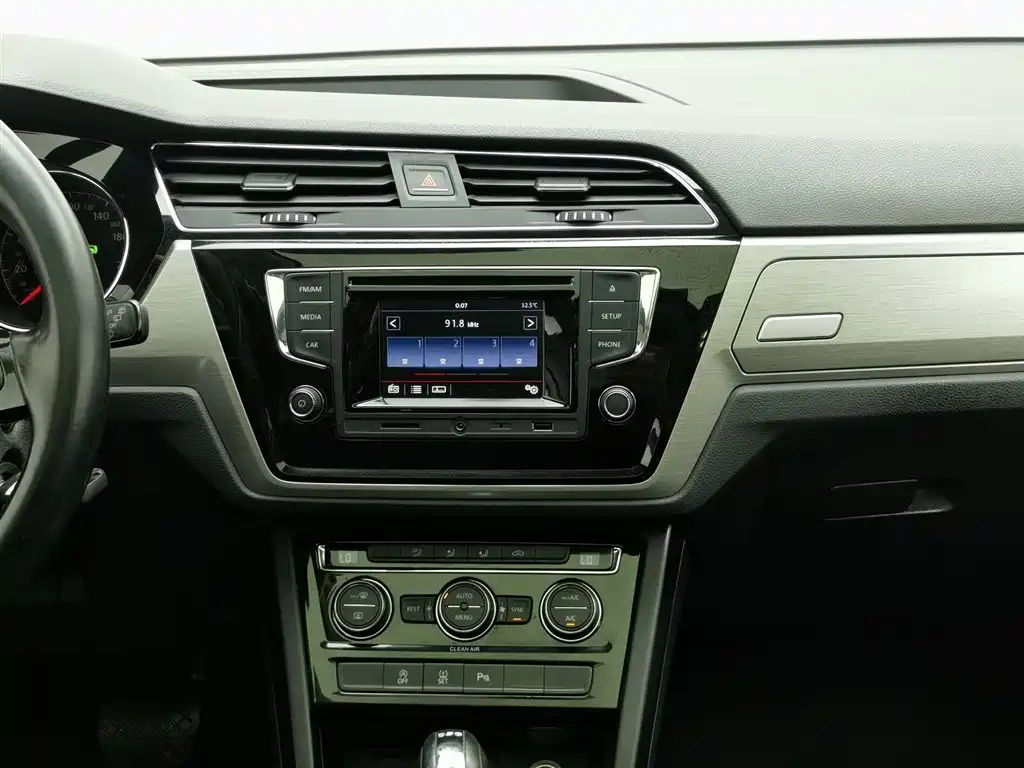 Volkswagen Touran 2017 — фото 12