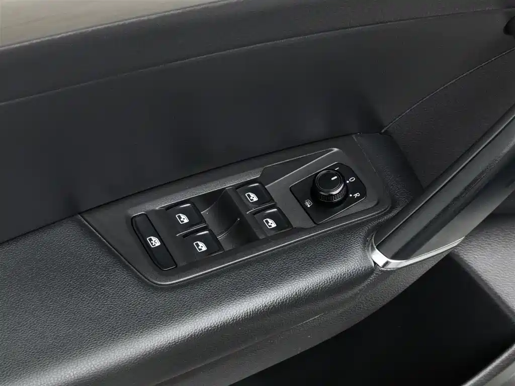 Volkswagen Touran 2017 — фото 9