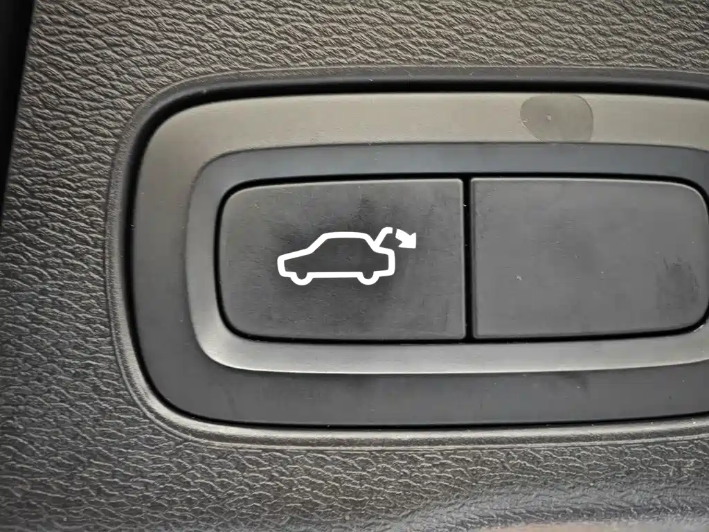 Volvo XC60 2022 — фото 11