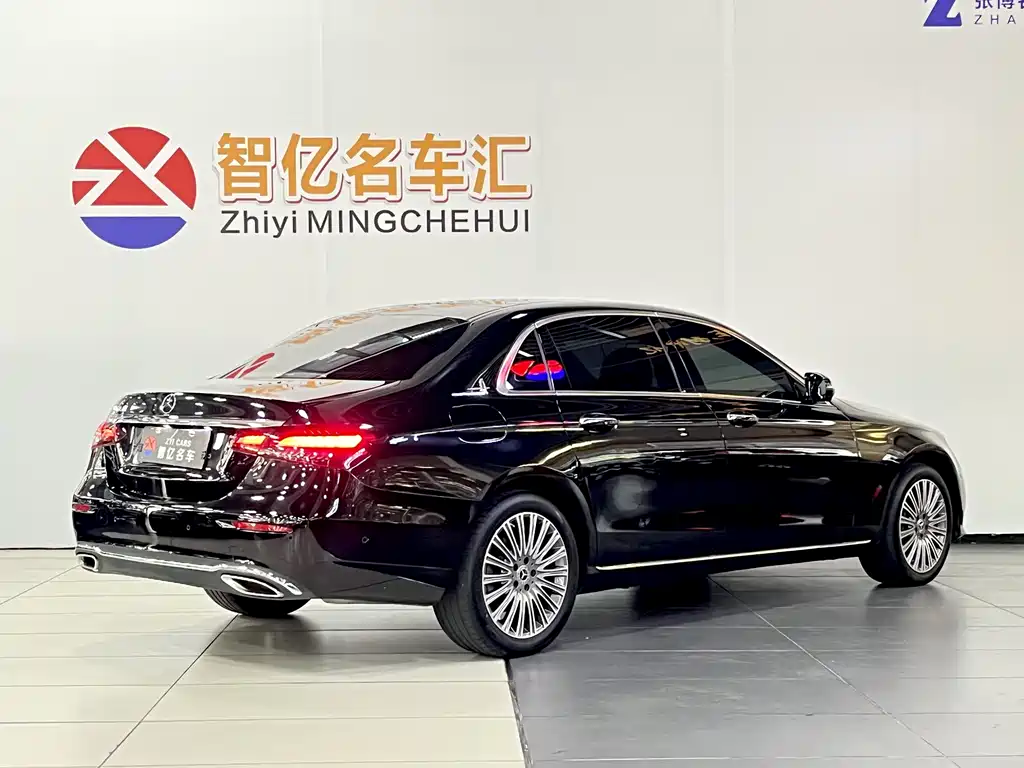 Mercedes-Benz E-Class 2022 — фото 12