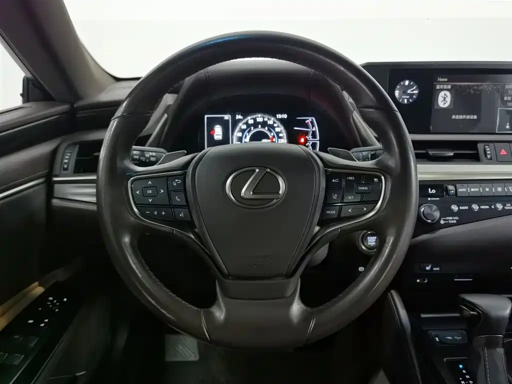 Lexus ES 2020 — фото 11