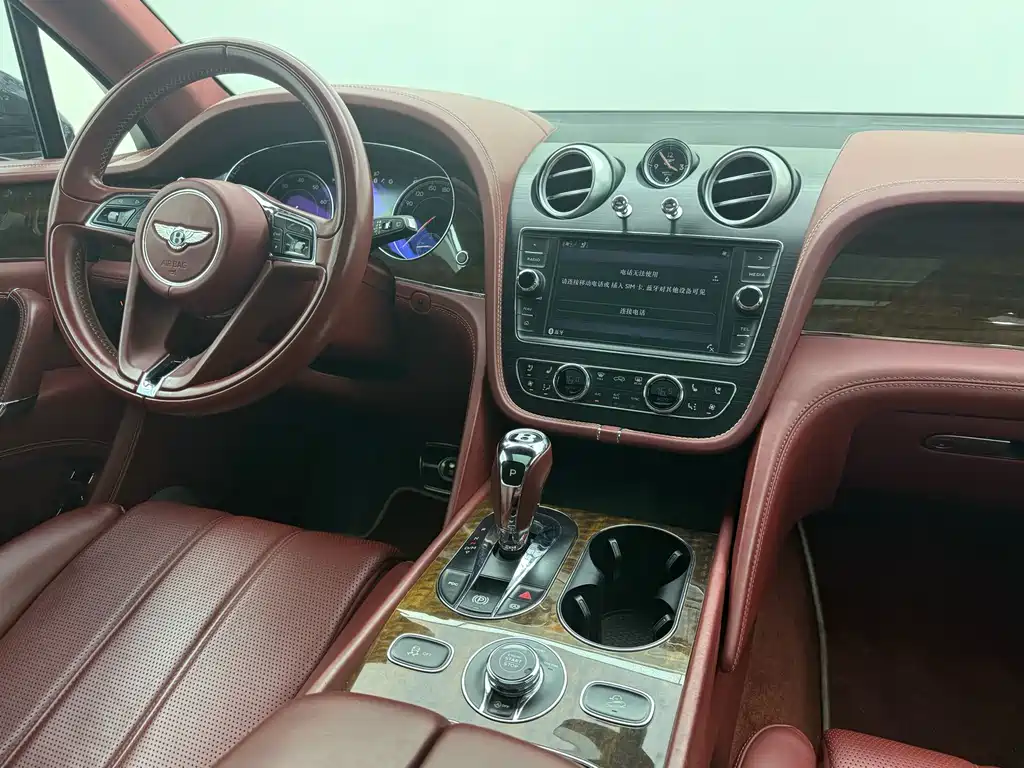Bentley Bentayga 2018 — фото 19