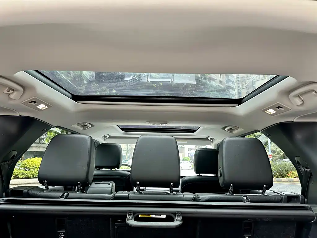 Land Rover Discovery 2018 — фото 23