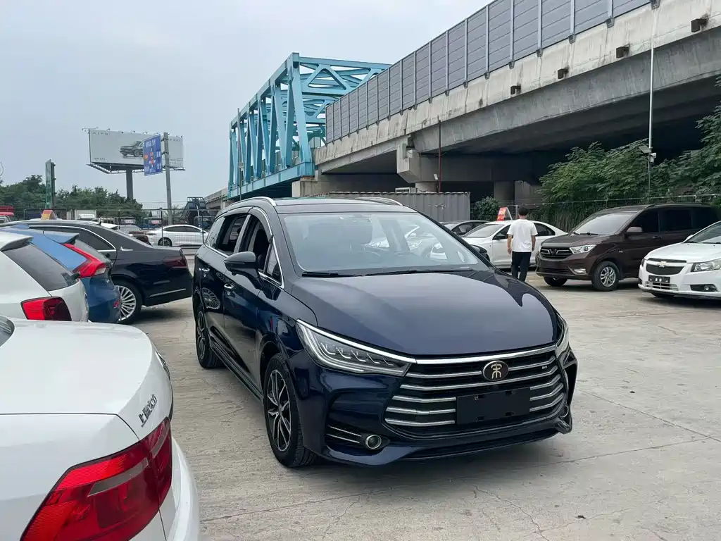 BYD MAX 2018