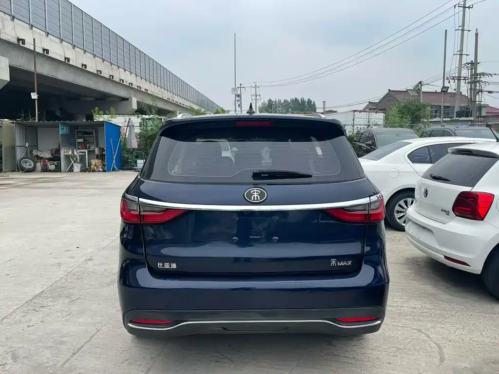 BYD MAX 2018