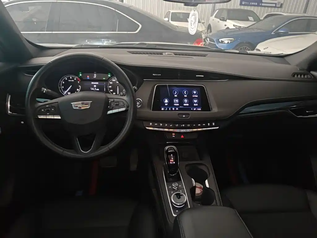 Cadillac XT4 2023 — фото 10