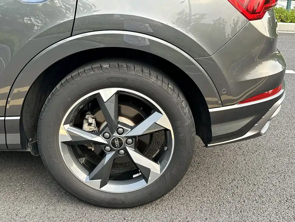 Audi Q3 2022 — фото 12