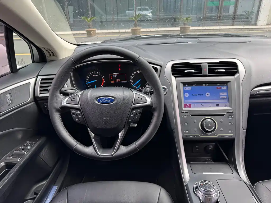 Ford Mondeo 2017 — фото 10
