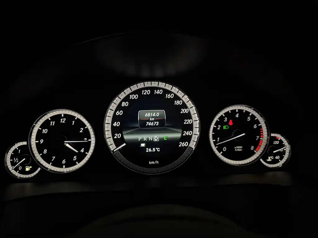 Mercedes-Benz E-Class 2013 — фото 32