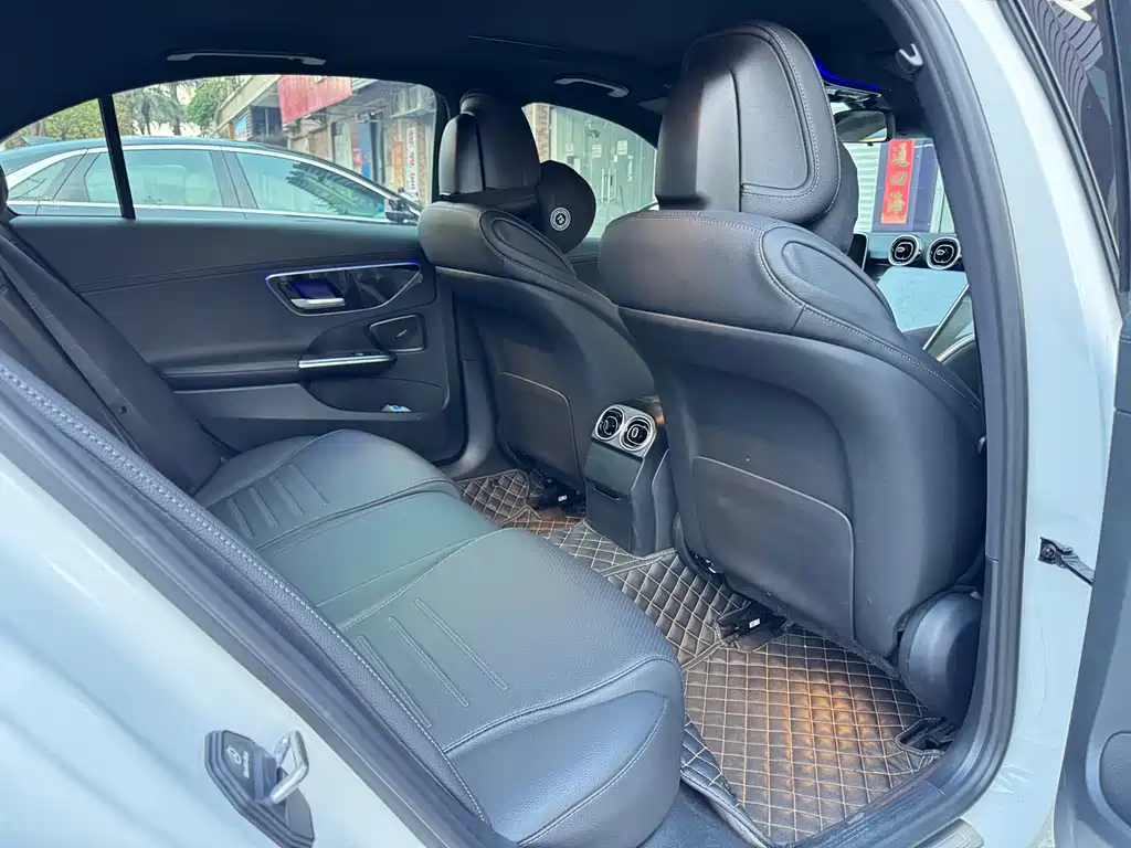 Mercedes-Benz C-Class 2023 — фото 9