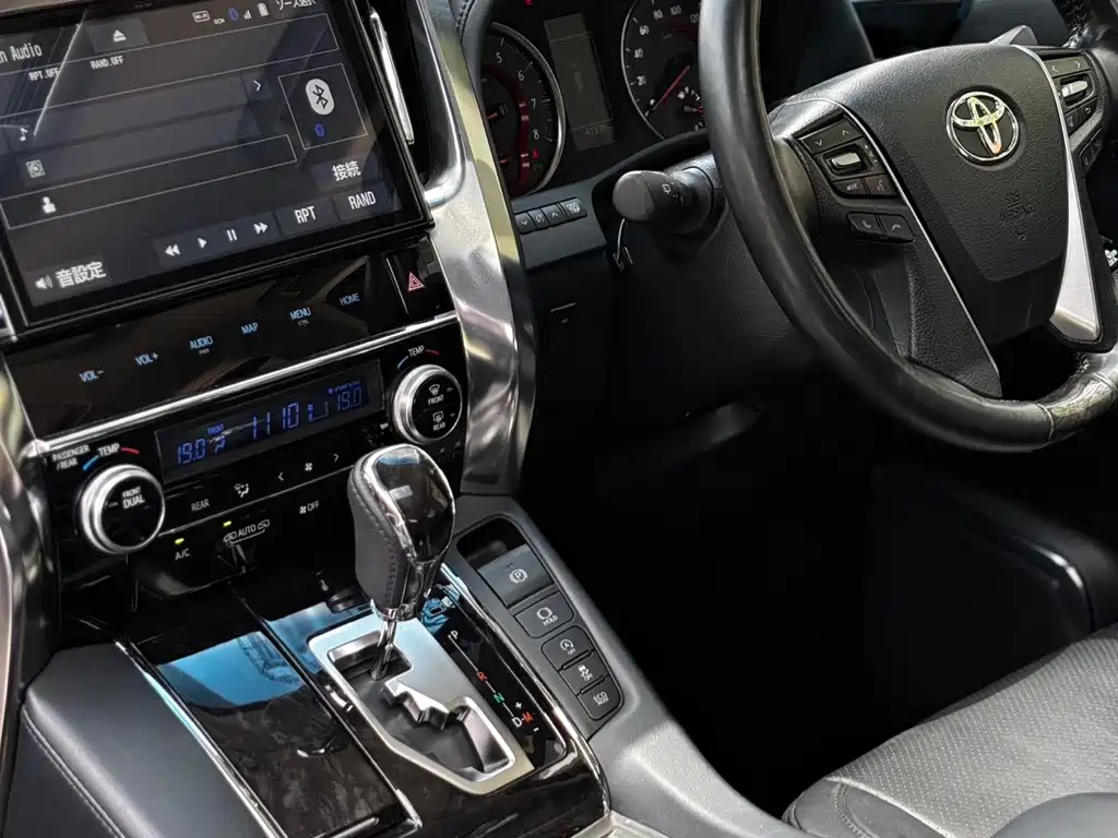 Toyota Alphard 2019 — фото 10