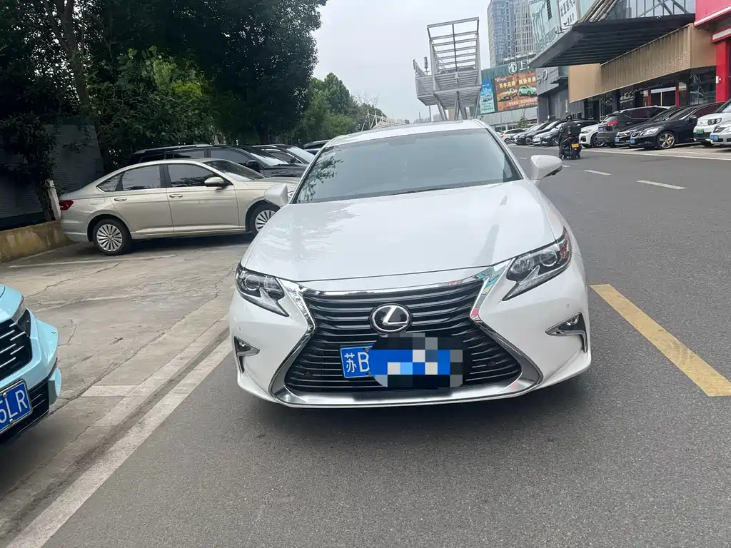 Lexus ES 2018 — фото 2
