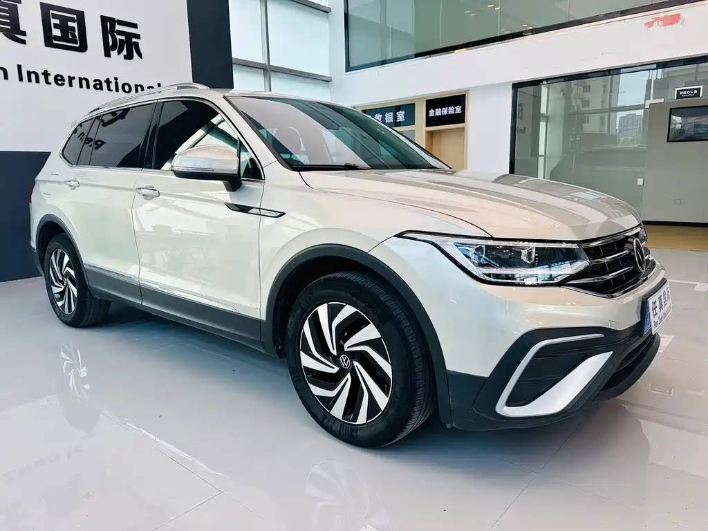 Volkswagen Tiguan L 2023 — фото 3