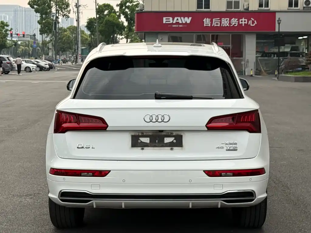 Audi Q5L 2018 — фото 13