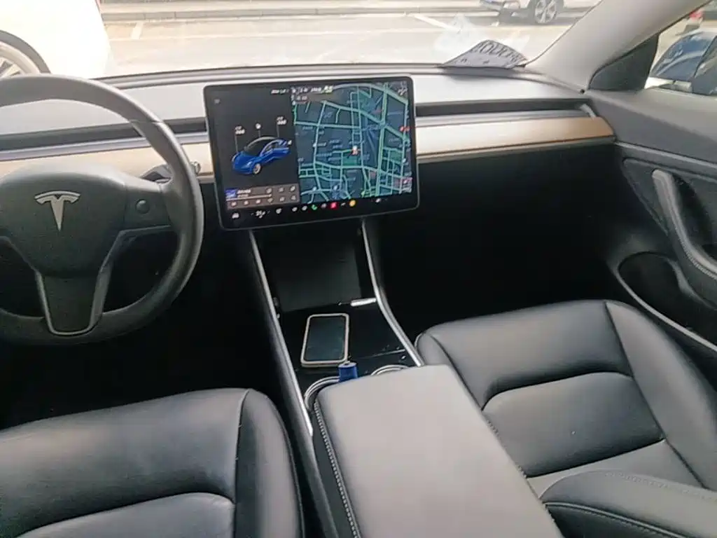 Tesla Model 3 2020 — фото 13
