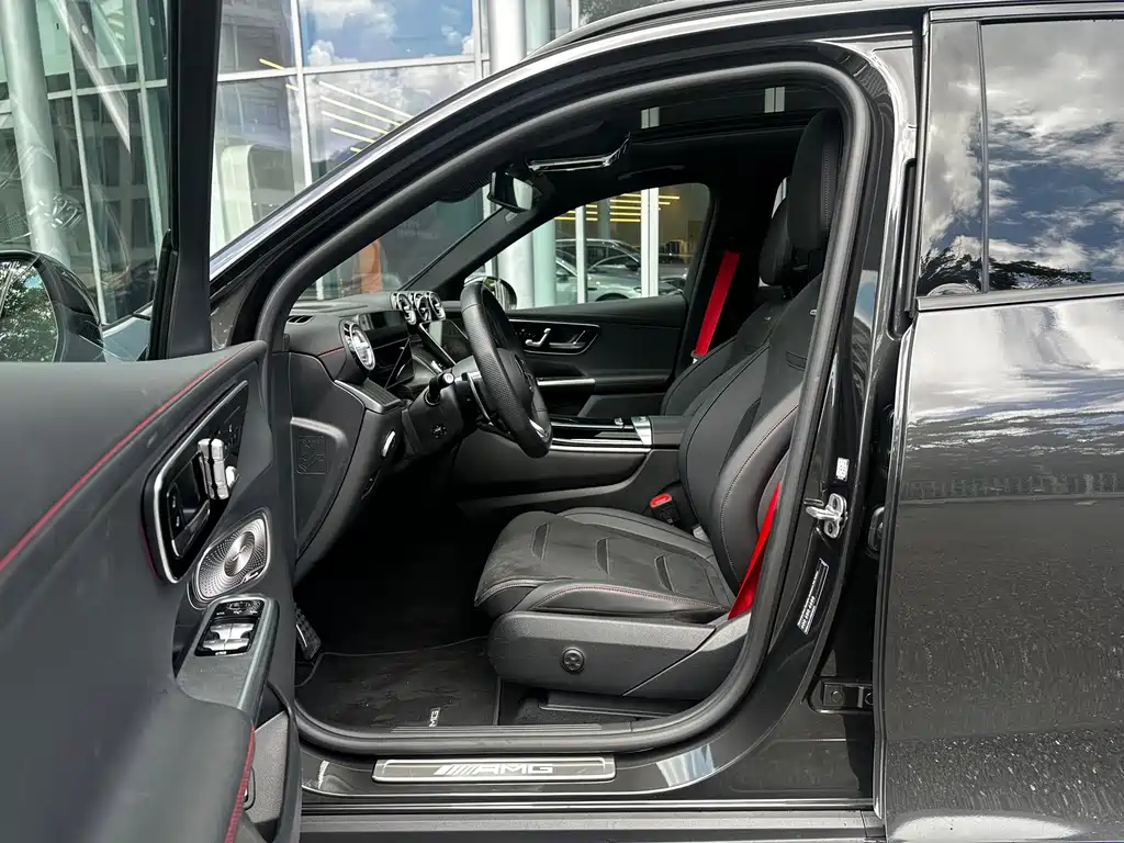 Mercedes-Benz GLC AMG 2025 — фото 10