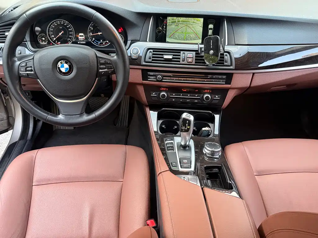 BMW 5 Series 2017 — фото 6