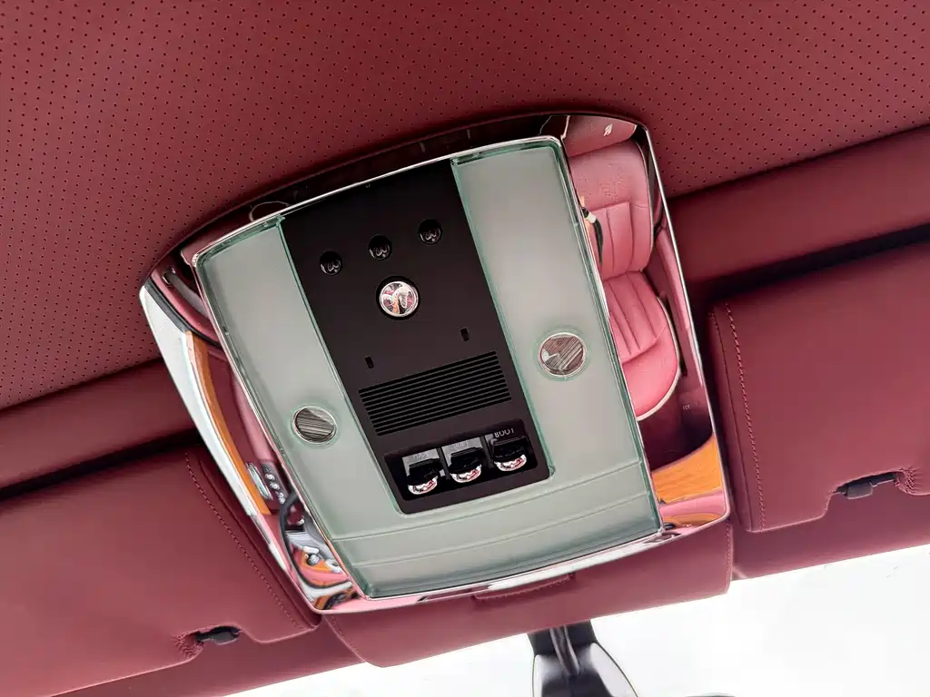 Rolls-Royce Phantom 2015 — фото 24
