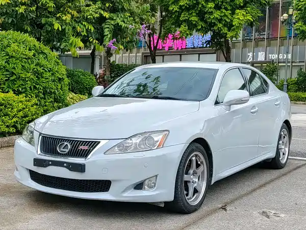 Lexus IS 2010