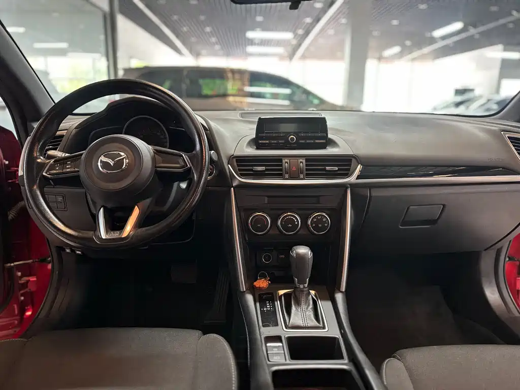 Mazda CX-4 2018 — фото 8