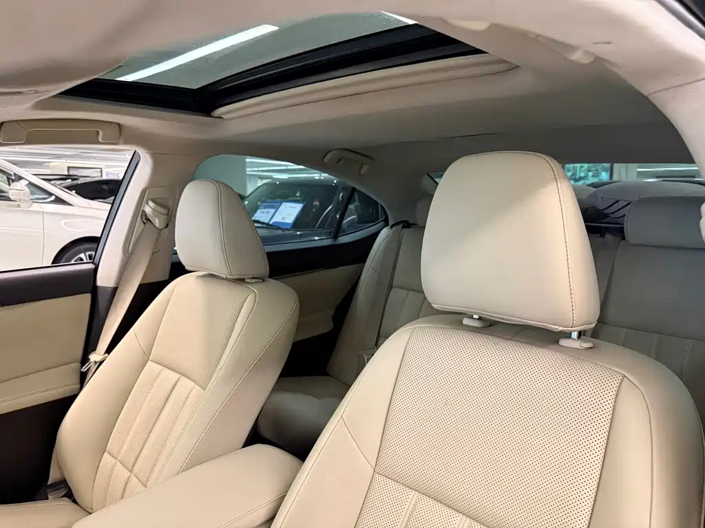 Lexus ES 2016 — фото 11