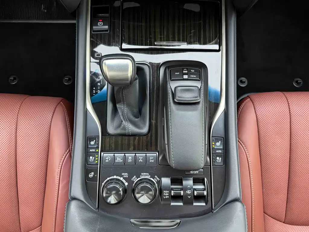 Lexus LX 2021 — фото 15